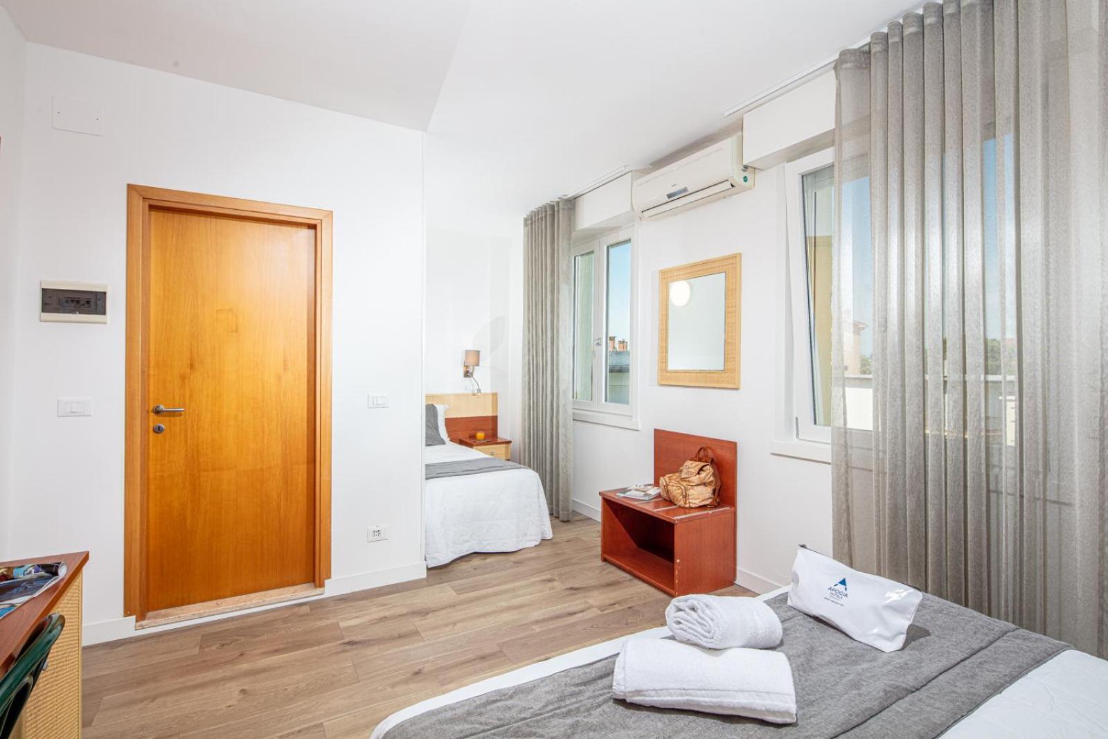 Basic Triple Room,1224117292:JPEG